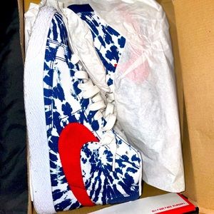 Size 7y in Nike blazer mid